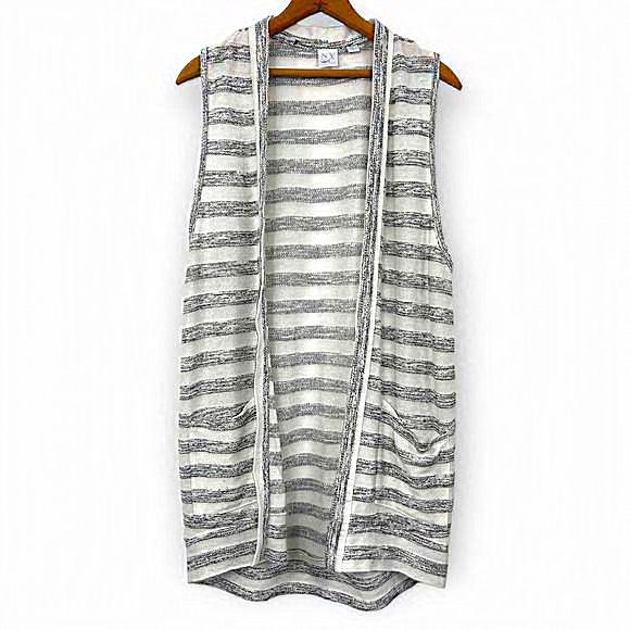 New York & Co Sleeveless‎ Cardigan - Picture 1 of 6